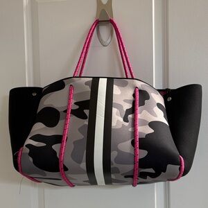 HAUTE SHORE Camouflage Tote with Pink and Black